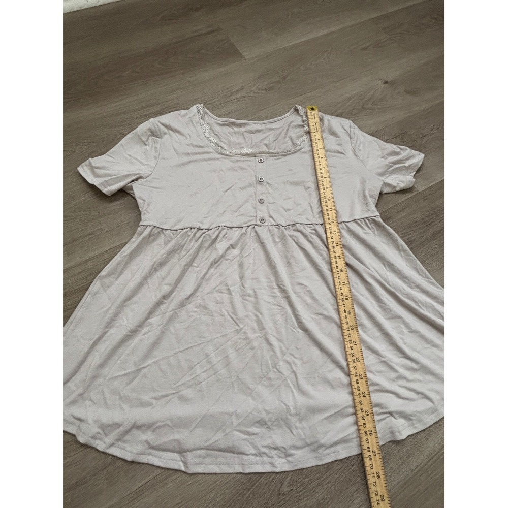 Mauve Short Sleeve Babydoll Henley Top with Lace Trim and Peplum Hem - Picture 5 of 7